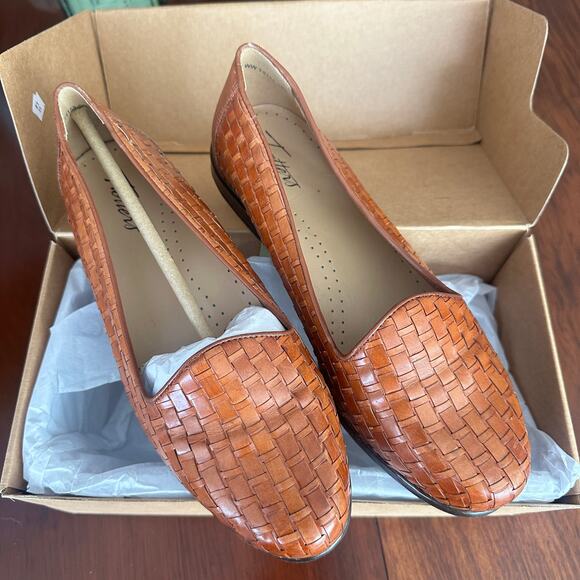 Trotters Sz 8 WW Liz Slip-On Loafer Chestnut Brown Woven Leather Quiet Luxury - Picture 1 of 8